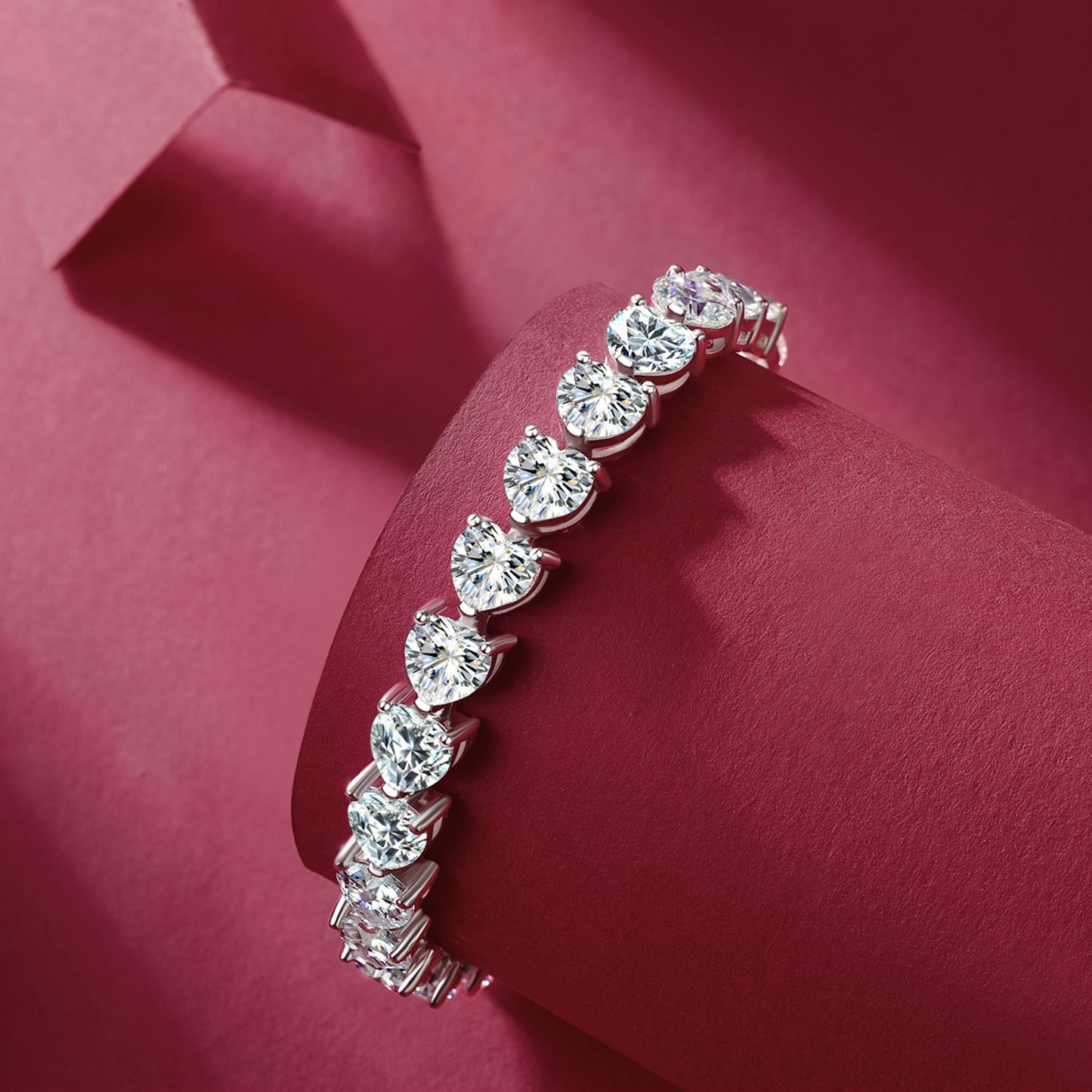 24 Carat Moissanite Heart Tennis Bracelet – Radiant Elegance | MerchLuxx - MerchLuxx