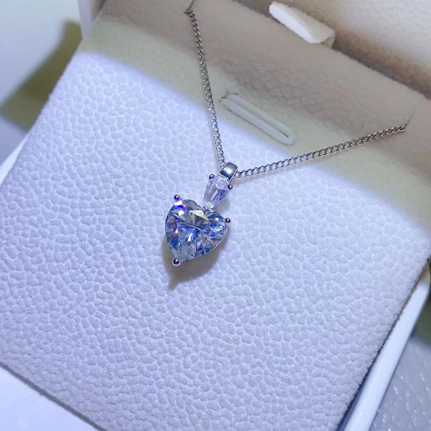 2 Carat Moissanite Heart Pendant Necklace – Sterling Silver | MerchLuxx - MerchLuxx