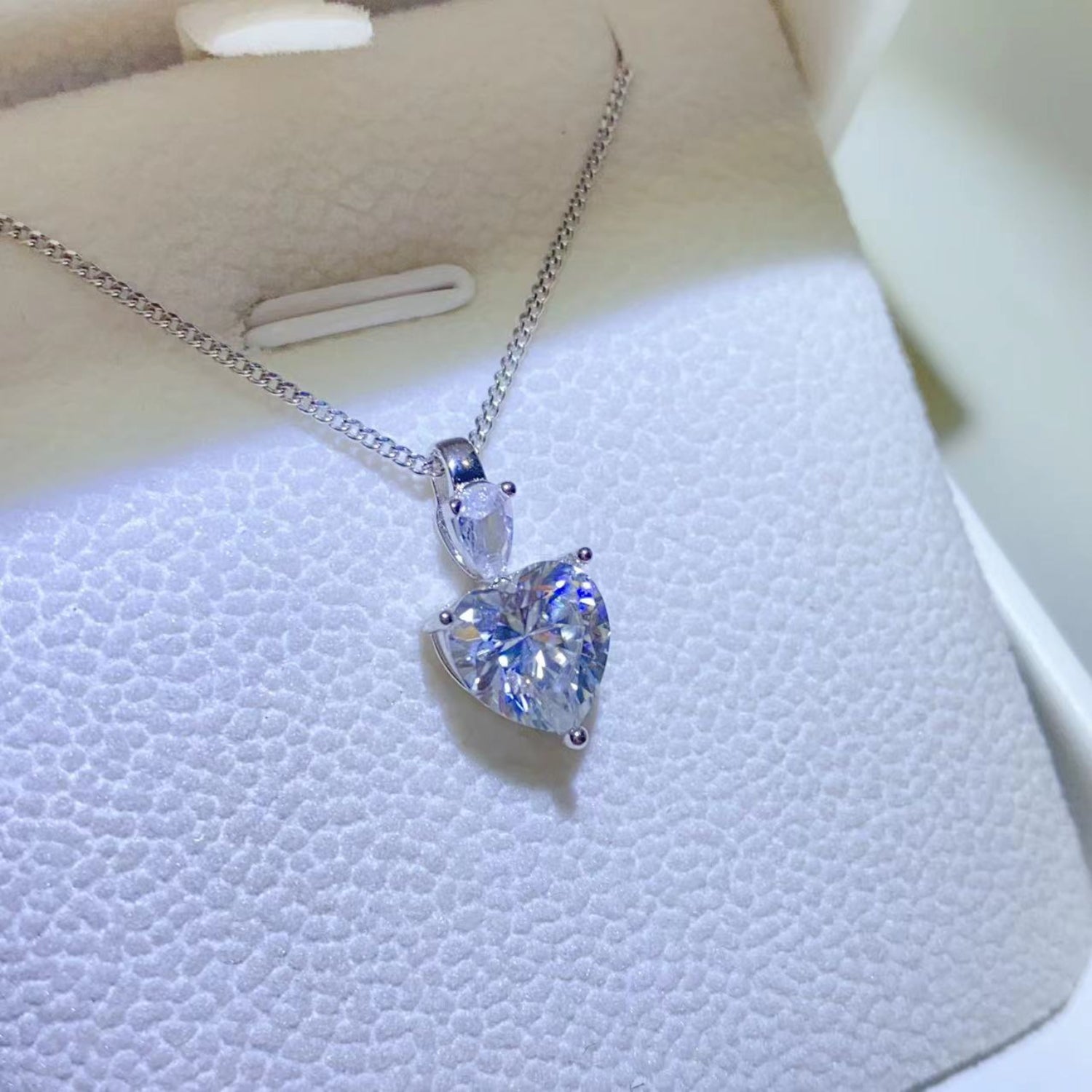 2 Carat Moissanite Heart Pendant Necklace – Sterling Silver | MerchLuxx - MerchLuxx