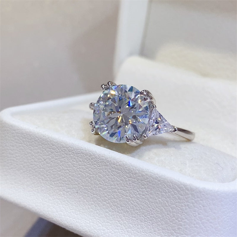 5 Carat Moissanite Sterling Silver Ring with Brilliant Side Stones | MerchLuxx - MerchLuxx