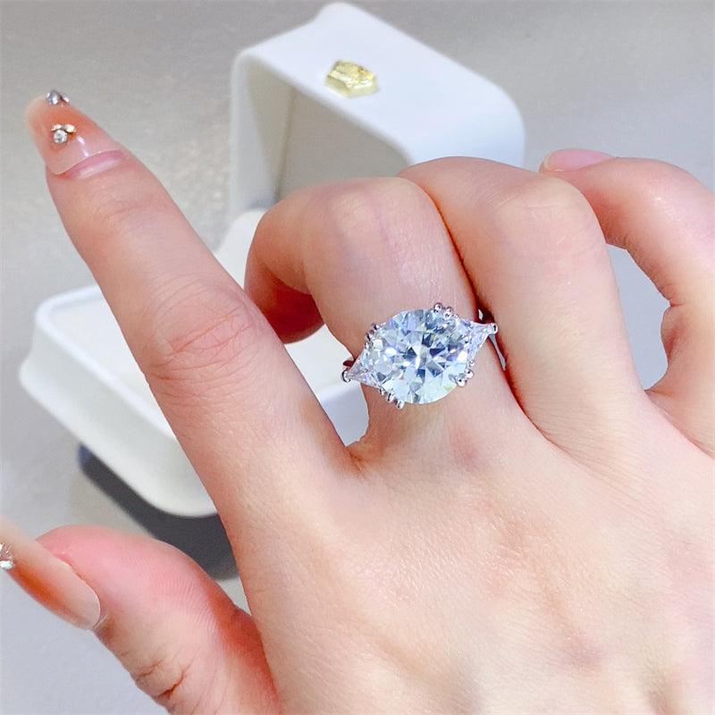 5 Carat Moissanite Sterling Silver Ring with Brilliant Side Stones | MerchLuxx - MerchLuxx
