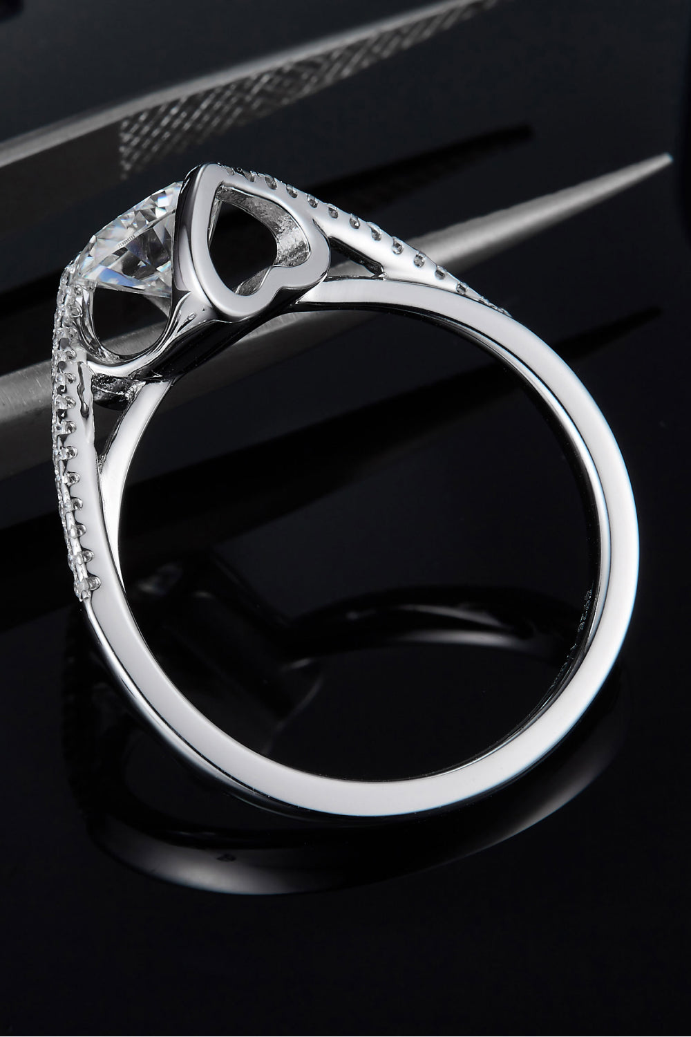 1 Carat Moissanite Twisted Ring – Elegant Minimalist Design | MerchLuxx - MerchLuxx