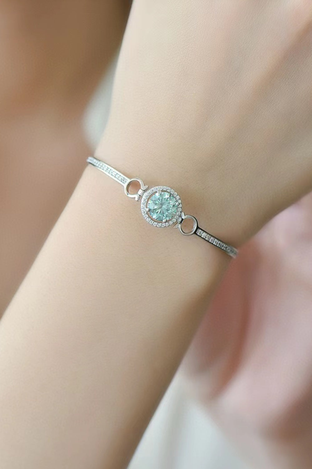 2 Carat Moissanite Platinum-Plated Bracelet – Sleek & Sparkling | MerchLuxx - MerchLuxx