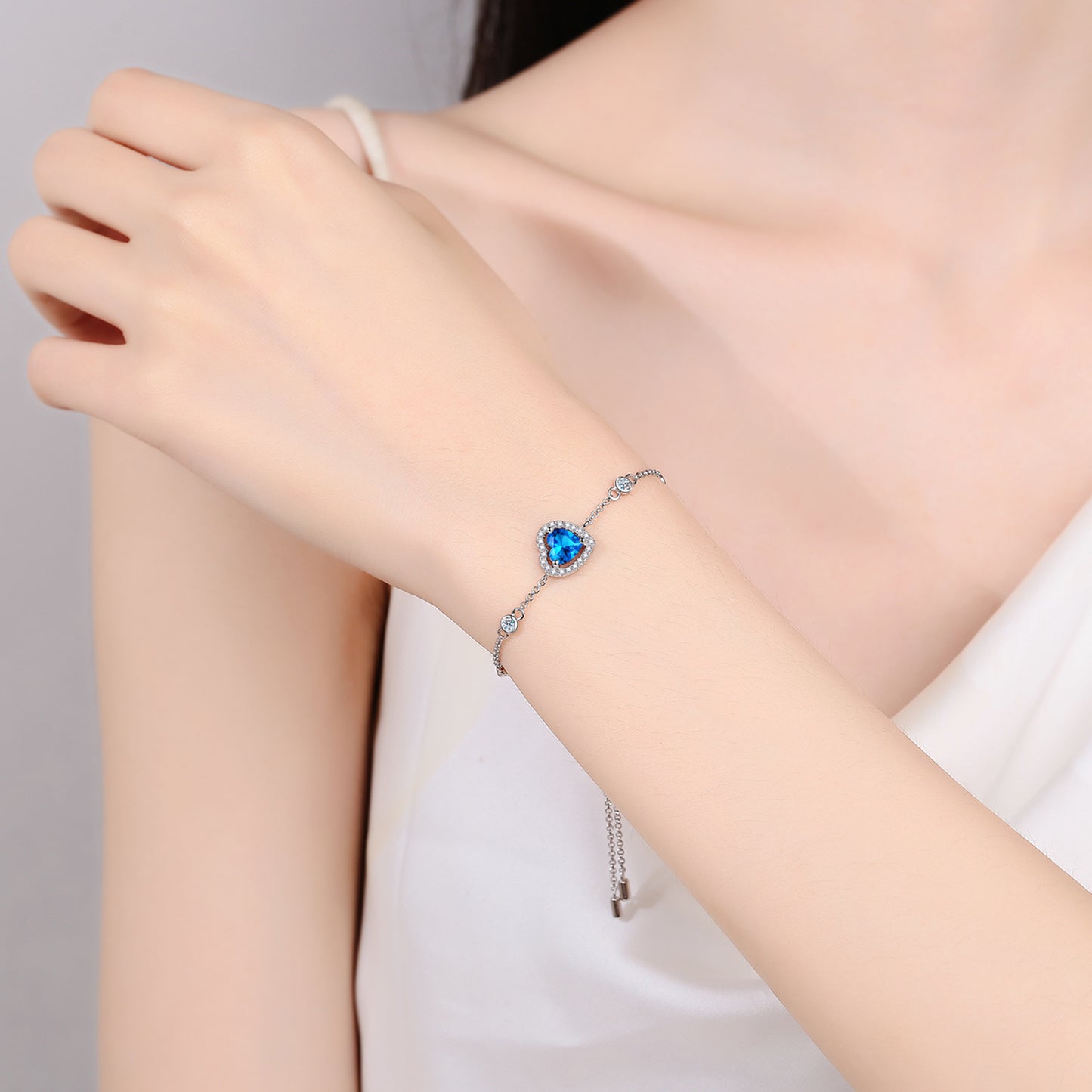 1 Carat Moissanite Heart Bracelet – Elegant Blue Sparkle | MerchLuxx - MerchLuxx