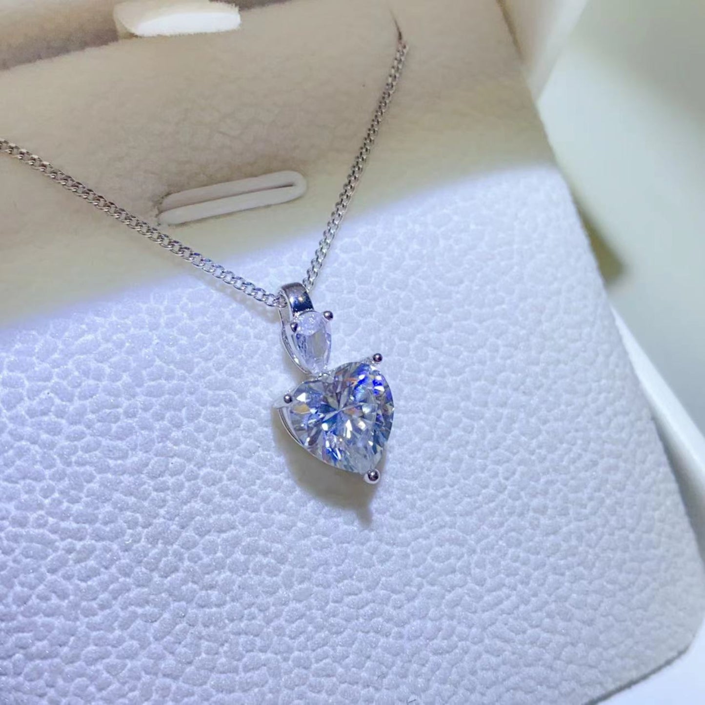 2 Carat Moissanite Heart Pendant Necklace – Sterling Silver | MerchLuxx - MerchLuxx