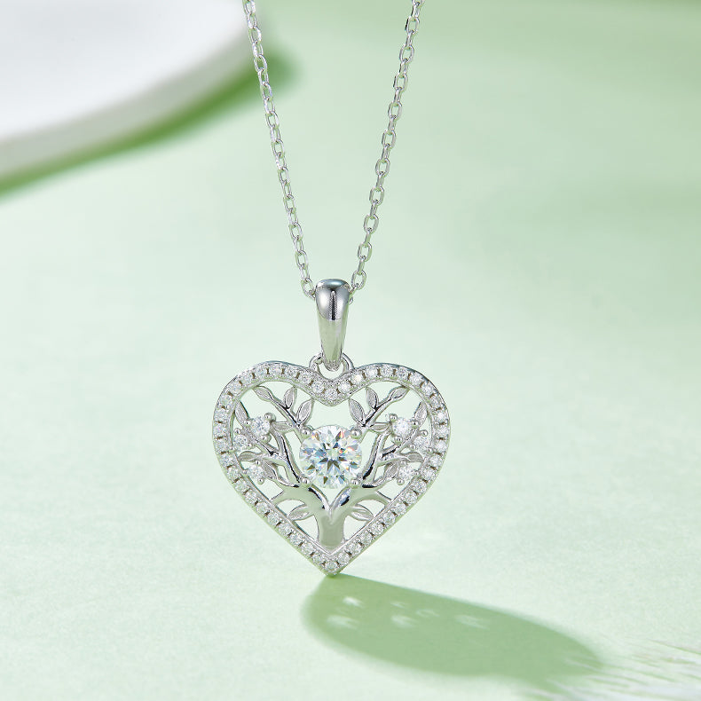 Moissanite Heart Shape Necklace – 18K Gold-Plated Sterling Silver with brilliant stone elegantly placed in the center| MerchLuxx - MerchLuxx