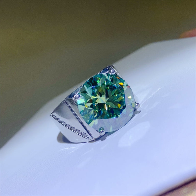 10 Carat Green Moissanite Signet Ring – Bold & Brilliant | MerchLuxx - MerchLuxx