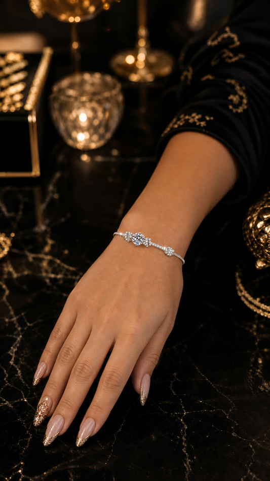 Éclisse moissanite adjustable bracelet sterling silver front view