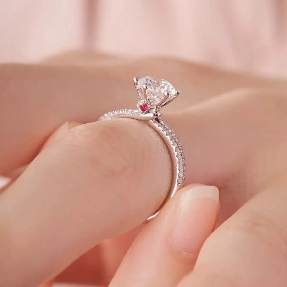 Éloria 1 carat moissanite solitaire ring in 925 sterling silver