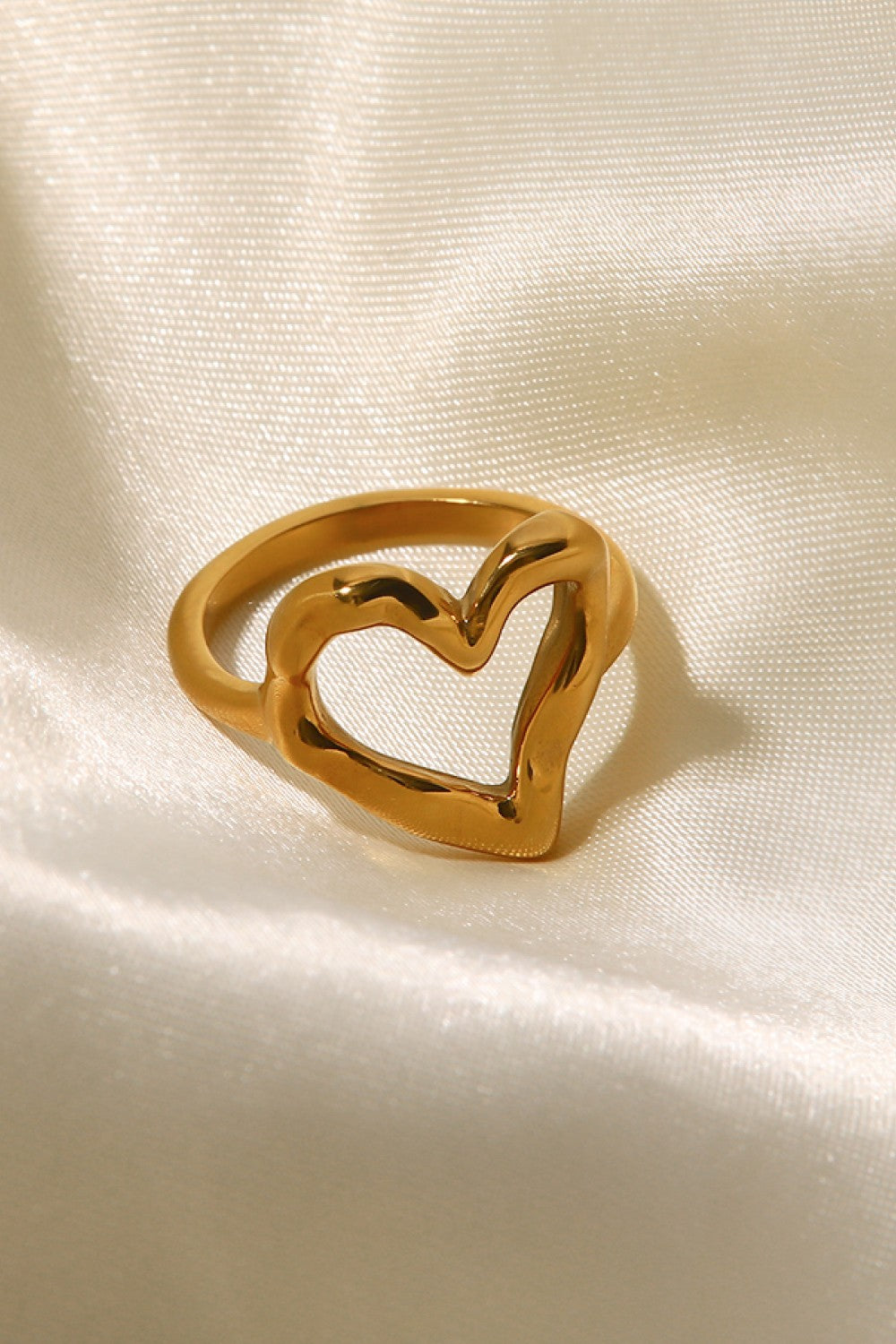 18K Gold-Plated Heart Ring – Elegant & Timeless Jewelry Piece | MerchLuxx - MerchLuxx