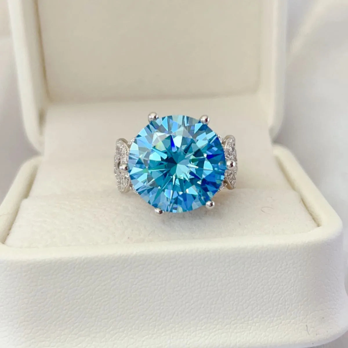 Azuréa 10 carat blue moissanite ring presentation view